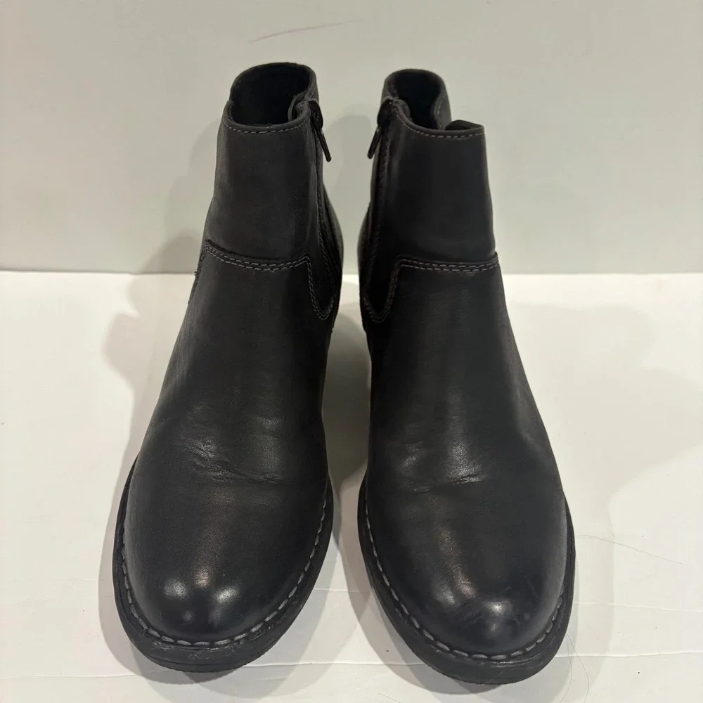 Clarks Womens Black Leather Ankle Boots Block Heel Side Zip Booties Size 7M